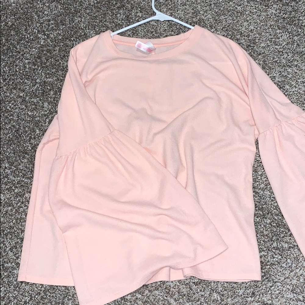 Light Pink Knit top with a flare Sleeves